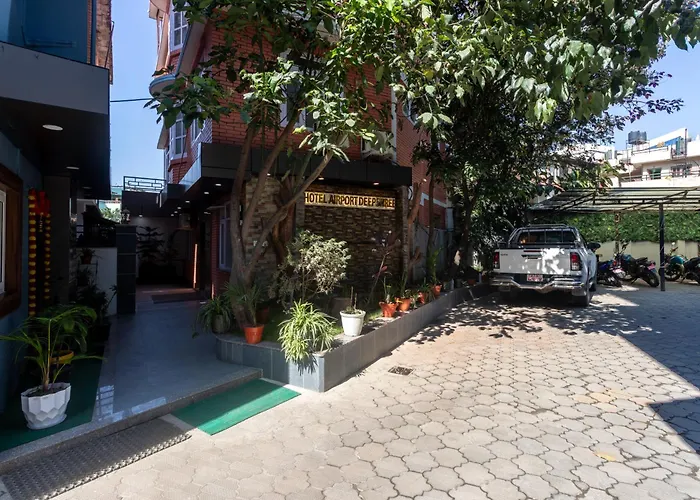 Hotel Airport Deepshree *