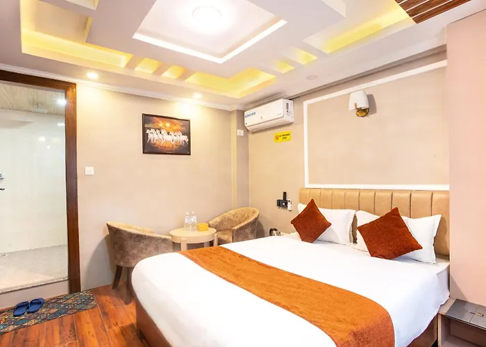 Airport Deepshree Hotel *